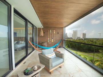 Departamento en Puerto Cancún, golf, club de playa, alberca común, en venta