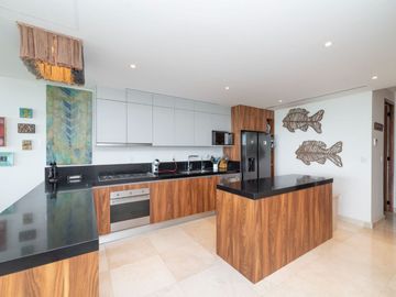 Departamento en Puerto Cancún, golf, club de playa, alberca común, en venta
