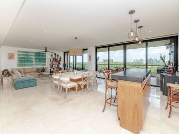 Departamento en Puerto Cancún, golf, club de playa, alberca común, en venta