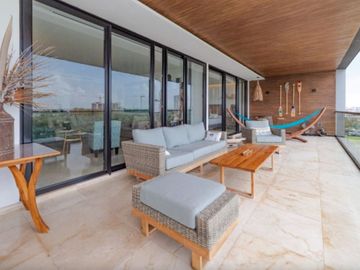 Departamento en Puerto Cancún, golf, club de playa, alberca común, en venta