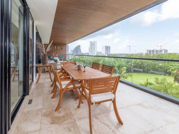 Departamento en Puerto Cancún, golf, club de playa, alberca común, en venta