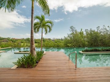 Departamento en Puerto Cancún, golf, club de playa, alberca común, en venta