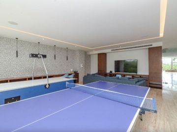 Departamento en Puerto Cancún, golf, club de playa, alberca común, en venta