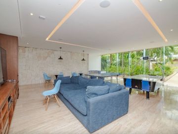 Departamento en Puerto Cancún, golf, club de playa, alberca común, en venta
