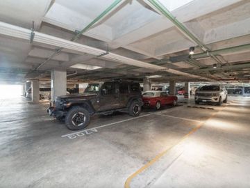 Departamento en Puerto Cancún, golf, club de playa, alberca común, en venta