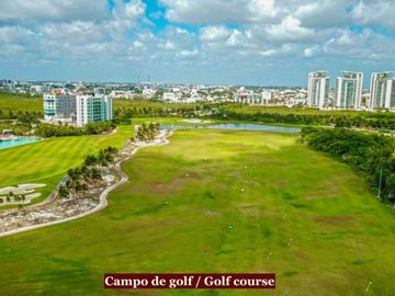 Departamento en Puerto Cancún, golf, club de playa, alberca común, en venta