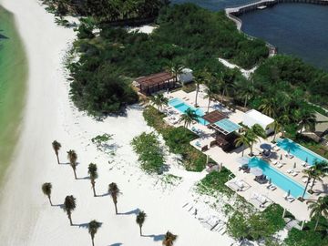 Departamento en Puerto Cancún, golf, club de playa, alberca común, en venta