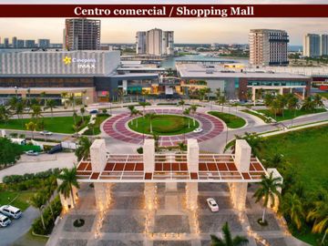 Departamento en Puerto Cancún, golf, club de playa, alberca común, en venta