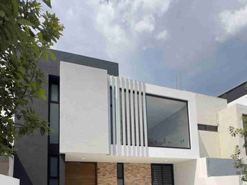 Casa en Venta de 4 habitaciones en Sierra Nogal 2