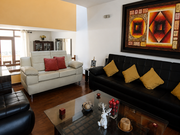 EXCLUSIVA CASA EN VENTA – URB. LOS PORTALES, CAYMA