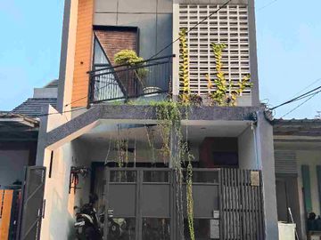 Rumah Kantor Siap Huni 3 Lt Lokasi Strategis Harga Ekonomis di Pamulang