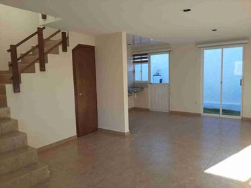 casa en renta pequeña muy bonita