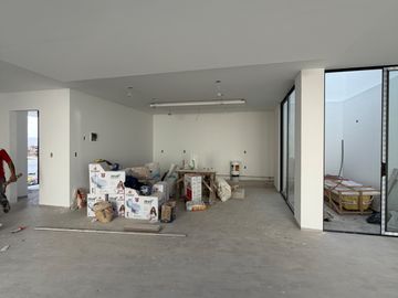 CASA EN VENTA EN PACHUCA EN ESQUINA, CON 6 RECÁMARAS, EQUIPADA, ROOF Y PERGOLA