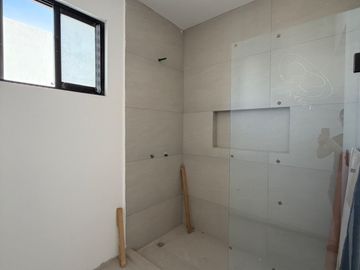 CASA EN VENTA EN PACHUCA EN ESQUINA, CON 6 RECÁMARAS, EQUIPADA, ROOF Y PERGOLA