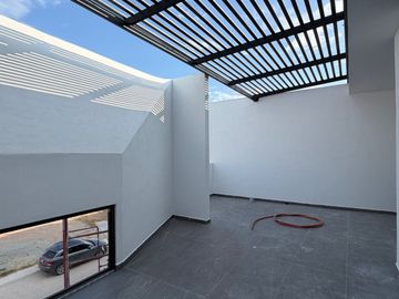 CASA EN VENTA EN PACHUCA EN ESQUINA, CON 6 RECÁMARAS, EQUIPADA, ROOF Y PERGOLA