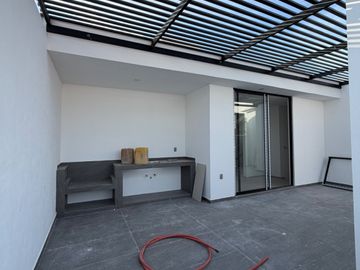 CASA EN VENTA EN PACHUCA EN ESQUINA, CON 6 RECÁMARAS, EQUIPADA, ROOF Y PERGOLA