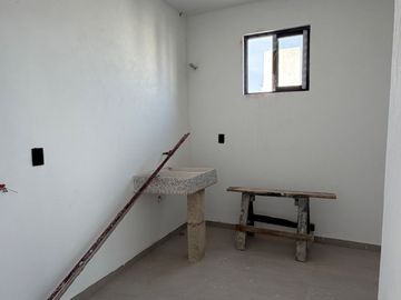 CASA EN VENTA EN PACHUCA EN ESQUINA, CON 6 RECÁMARAS, EQUIPADA, ROOF Y PERGOLA