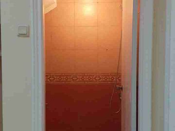 Di sewakan rumah cantik siap huni semi furnished. Raffles Hills Cibubur.