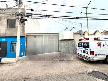 Renta de Local, Oficinas o Bodega Comercial en Mezquitan Country, CP.44260, Guadalajara, Jalisco, México.