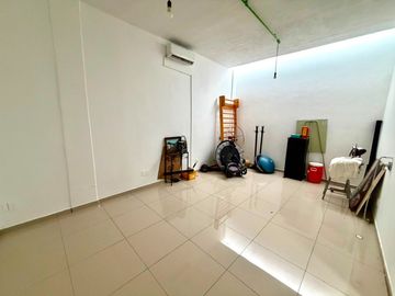 Renta de Local, Oficinas o Bodega Comercial en Mezquitan Country, CP.44260, Guadalajara, Jalisco, México.