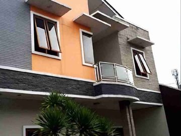DIJUAL RUMAH MODERN CANTIK MINIMALIS DALAM KOMPLEK CLUSTER DI BINTARO - LOKASI STRATEGIS.