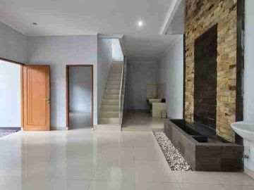 DIJUAL RUMAH MODERN CANTIK MINIMALIS DALAM KOMPLEK CLUSTER DI BINTARO - LOKASI STRATEGIS.
