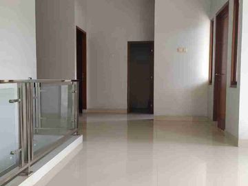 DIJUAL RUMAH MODERN CANTIK MINIMALIS DALAM KOMPLEK CLUSTER DI BINTARO - LOKASI STRATEGIS.