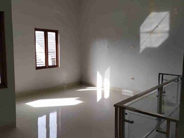 DIJUAL RUMAH MODERN CANTIK MINIMALIS DALAM KOMPLEK CLUSTER DI BINTARO - LOKASI STRATEGIS.