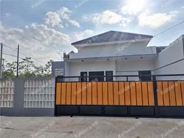 DIJUAL  RUMAH BARU 10 Menit Dari UNNES POSISI HOOK HADAP TIMUR DAN SELATAN SHM Ready

HARGA 565 JUTA CASH

📍Alamat : Gunungturun raya, Mangunsari Gunungpati Semarang 
 
-Status: SHM Dan IMB READY 
- Luas Tanah 120 m2
-Luas Bangunan 50 m²
-Kamar tidur 2
-Kamar mandi 1
-CARPOT 2 MOBIL 
-listrik 1300 watt
-Tandon Air 1000 liter
-Air artetis 
-Akses papasan mobil

SPEK pondasi batu kali, pasir Muntilan,pintu mahoni finishing melamin, genteng flat beton , rangka baja ringan, Cat mowilax watercoat , lantai granit, taman depan belakang 

Hub telp /wa :