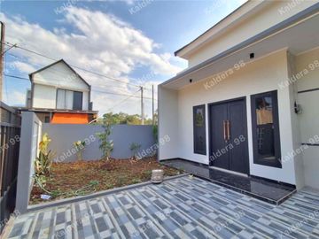 DIJUAL  RUMAH BARU 10 Menit Dari UNNES POSISI HOOK HADAP TIMUR DAN SELATAN SHM Ready

HARGA 565 JUTA CASH

📍Alamat : Gunungturun raya, Mangunsari Gunungpati Semarang 
 
-Status: SHM Dan IMB READY 
- Luas Tanah 120 m2
-Luas Bangunan 50 m²
-Kamar tidur 2
-Kamar mandi 1
-CARPOT 2 MOBIL 
-listrik 1300 watt
-Tandon Air 1000 liter
-Air artetis 
-Akses papasan mobil

SPEK pondasi batu kali, pasir Muntilan,pintu mahoni finishing melamin, genteng flat beton , rangka baja ringan, Cat mowilax watercoat , lantai granit, taman depan belakang 

Hub telp /wa :