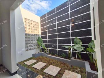 DIJUAL  RUMAH BARU 10 Menit Dari UNNES POSISI HOOK HADAP TIMUR DAN SELATAN SHM Ready

HARGA 565 JUTA CASH

📍Alamat : Gunungturun raya, Mangunsari Gunungpati Semarang 
 
-Status: SHM Dan IMB READY 
- Luas Tanah 120 m2
-Luas Bangunan 50 m²
-Kamar tidur 2
-Kamar mandi 1
-CARPOT 2 MOBIL 
-listrik 1300 watt
-Tandon Air 1000 liter
-Air artetis 
-Akses papasan mobil

SPEK pondasi batu kali, pasir Muntilan,pintu mahoni finishing melamin, genteng flat beton , rangka baja ringan, Cat mowilax watercoat , lantai granit, taman depan belakang 

Hub telp /wa :