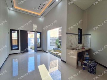 DIJUAL  RUMAH BARU 10 Menit Dari UNNES POSISI HOOK HADAP TIMUR DAN SELATAN SHM Ready

HARGA 565 JUTA CASH

📍Alamat : Gunungturun raya, Mangunsari Gunungpati Semarang 
 
-Status: SHM Dan IMB READY 
- Luas Tanah 120 m2
-Luas Bangunan 50 m²
-Kamar tidur 2
-Kamar mandi 1
-CARPOT 2 MOBIL 
-listrik 1300 watt
-Tandon Air 1000 liter
-Air artetis 
-Akses papasan mobil

SPEK pondasi batu kali, pasir Muntilan,pintu mahoni finishing melamin, genteng flat beton , rangka baja ringan, Cat mowilax watercoat , lantai granit, taman depan belakang 

Hub telp /wa :