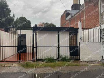 Casa de una planta en Renta a pie de calle Oficina o vivienda colonia La Hacienda, cerca de CU y 24 sur,Puebla