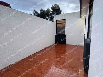 Casa de una planta en Renta a pie de calle Oficina o vivienda colonia La Hacienda, cerca de CU y 24 sur,Puebla