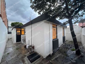 Casa de una planta en Renta a pie de calle Oficina o vivienda colonia La Hacienda, cerca de CU y 24 sur,Puebla