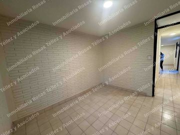 Casa de una planta en Renta a pie de calle Oficina o vivienda colonia La Hacienda, cerca de CU y 24 sur,Puebla