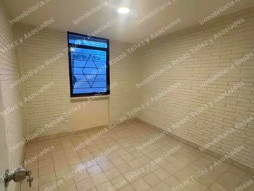 Casa de una planta en Renta a pie de calle Oficina o vivienda colonia La Hacienda, cerca de CU y 24 sur,Puebla