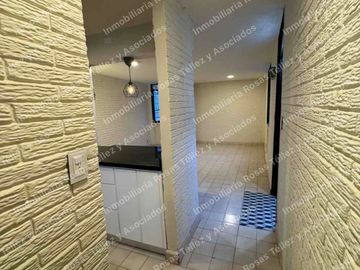Casa de una planta en Renta a pie de calle Oficina o vivienda colonia La Hacienda, cerca de CU y 24 sur,Puebla