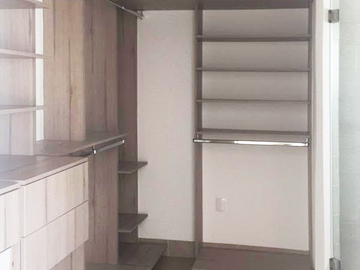 Casa en renta en el condominio Torre de Piedra Providencia, ubicada en la comunidad planeada El Refugio. Disponibilidad inmediata.