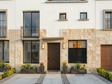 Casa en renta en el condominio Torre de Piedra Providencia, ubicada en la comunidad planeada El Refugio. Disponibilidad inmediata.