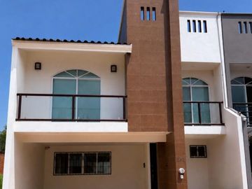 CASA EN RENTA EN JARDINES DE SANTA FE, CERCA DE IBERO, LUX, MONCLAIR, SUBIRE, ALTACIA