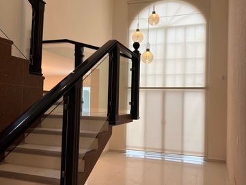 SE RENTA CASA EN FRACC PRIVADO JARDINES DE SANTA FE, CERCA DE IBERO, LUX, MONCLAIR, SUBIRE,  ALTACIA