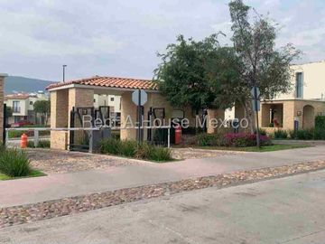 Renta Casa 3 Habitaciones con Amenidades Capital Sur APT