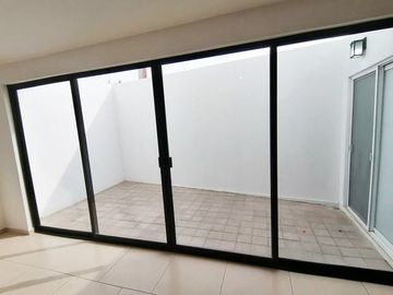 CASA SEMINUEVA EN VENTA CON 5 HABITACIONES EN CONDOMINIO LUCÉPOLIS EN MILENIO QUERÉTARO