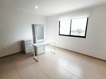 CASA SEMINUEVA EN VENTA CON 5 HABITACIONES EN CONDOMINIO LUCÉPOLIS EN MILENIO QUERÉTARO