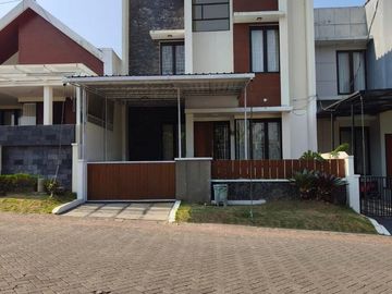 Dijual Cepat Rumah Modern Minimalis 2Lantai Di Perumahan Greenland Tidar Kota Malang