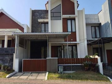 Dijual Cepat Rumah Modern Minimalis 2Lantai Di Perumahan Greenland Tidar Kota Malang