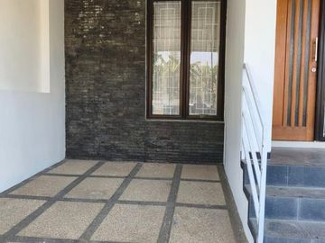 Dijual Cepat Rumah Modern Minimalis 2Lantai Di Perumahan Greenland Tidar Kota Malang