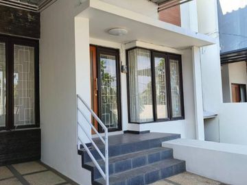 Dijual Cepat Rumah Modern Minimalis 2Lantai Di Perumahan Greenland Tidar Kota Malang
