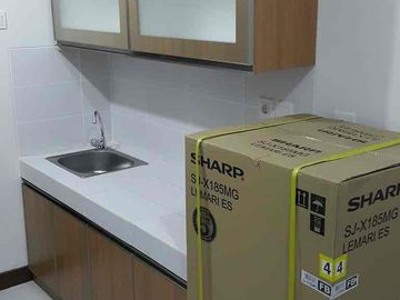 Di Sewa Apartemen Scientia Residence View Kolam Renang
